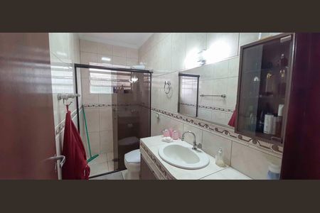 Casa para alugar com 142m², 4 quartos e 5 vagasBanheiro dos Quartos
