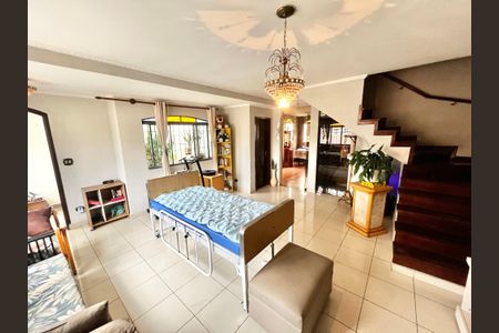 Casa à venda com 225m², 3 quartos e 4 vagasSala