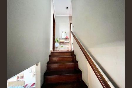 Casa à venda com 225m², 3 quartos e 4 vagasEscada