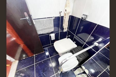 Casa à venda com 225m², 3 quartos e 4 vagasBanheiro da Suíte