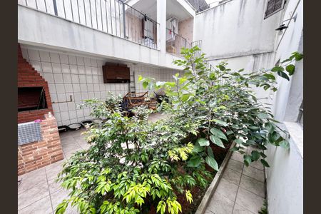 Casa à venda com 225m², 3 quartos e 4 vagasQuintal