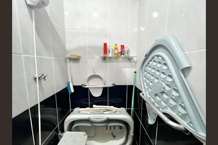 Casa à venda com 225m², 3 quartos e 4 vagasBanheiro da Suíte