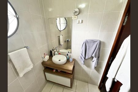 Casa à venda com 225m², 3 quartos e 4 vagasBanheiro