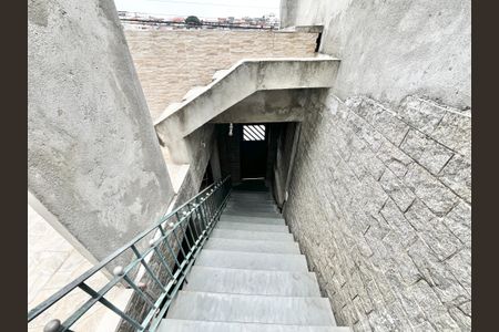 Casa à venda com 225m², 3 quartos e 4 vagasEscada