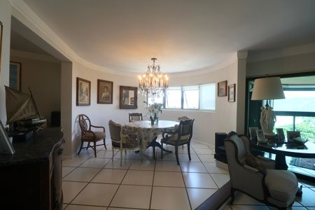 Apartamento para alugar com 224m², 4 quartos e 2 vagasSala