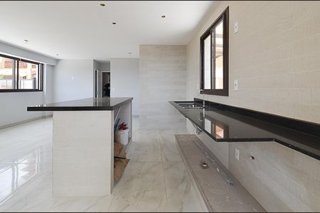 Apartamento à venda com 160m², 4 quartos e 2 vagasCozinha