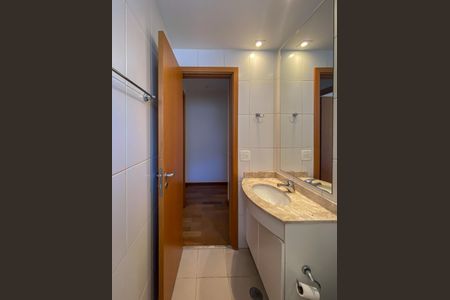 Apartamento para alugar com 129m², 4 quartos e 4 vagasBanheiro Corredor