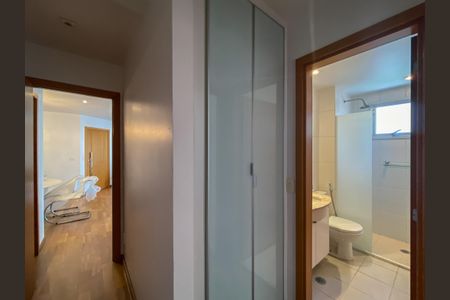 Apartamento para alugar com 129m², 4 quartos e 4 vagasBanheiro Corredor
