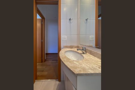 Apartamento para alugar com 129m², 4 quartos e 4 vagasBanheiro Corredor