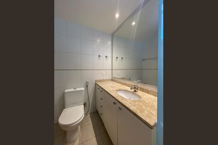 Apartamento para alugar com 129m², 4 quartos e 4 vagasBanheiro da Suíte 1