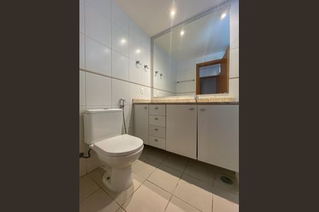 Apartamento para alugar com 129m², 4 quartos e 4 vagasBanheiro da Suíte 1