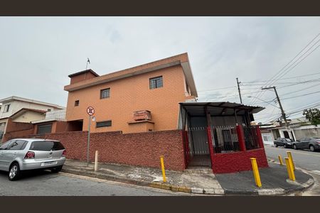 Casa à venda com 236m², 3 quartos e 2 vagas Casa à venda com 236m², 3 quartos e 2 vagasFachada