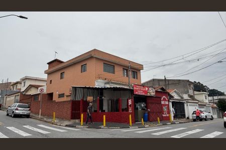 Casa à venda com 236m², 3 quartos e 2 vagas Casa à venda com 236m², 3 quartos e 2 vagasFachada