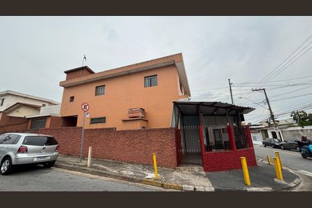 Casa à venda com 236m², 3 quartos e 2 vagas Casa à venda com 236m², 3 quartos e 2 vagasFachada