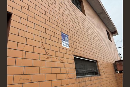 Casa à venda com 236m², 3 quartos e 2 vagas Casa à venda com 236m², 3 quartos e 2 vagasFachada