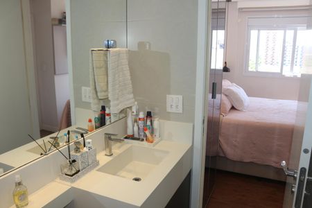 Apartamento à venda com 72m², 2 quartos e 2 vagasBanheiro da Suíte