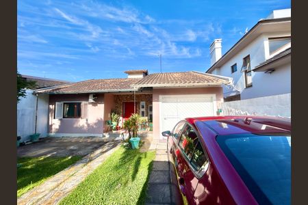 Casa à venda com 113m², 3 quartos e 2 vagasFachada