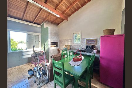 Casa à venda com 113m², 3 quartos e 2 vagasSala