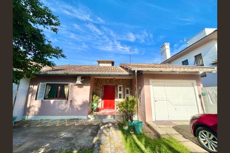 Casa à venda com 113m², 3 quartos e 2 vagasFachada