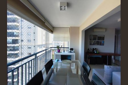 Apartamento à venda com 111m², 3 quartos e 2 vagas Apartamento à venda com 111m², 3 quartos e 2 vagasVaranda