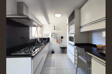 Apartamento à venda com 111m², 3 quartos e 2 vagas Apartamento à venda com 111m², 3 quartos e 2 vagasCozinha