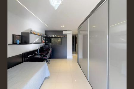 Casa à venda com 5 quartos, 630m² em Barra da Tijuca, Rio de Janeiro