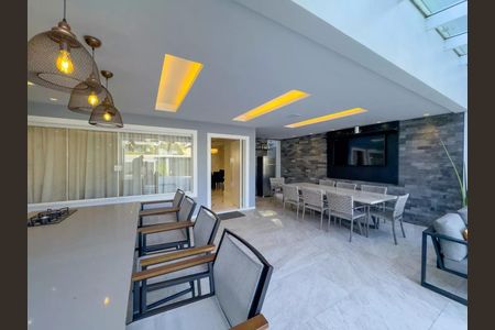 Casa à venda com 5 quartos, 630m² em Barra da Tijuca, Rio de Janeiro