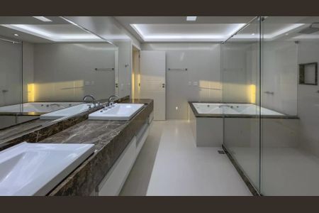 Casa à venda com 4 quartos, 850m² em Barra da Tijuca, Rio de Janeiro