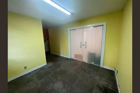 Casa à venda com 195m², 6 quartos e 1 vaga