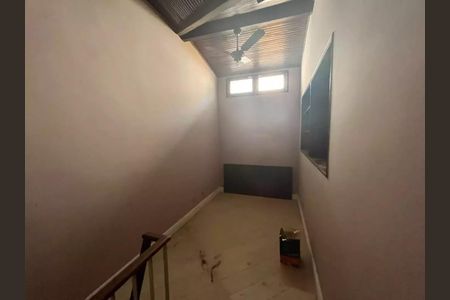 Casa à venda com 195m², 6 quartos e 1 vaga