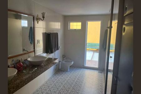 Casa à venda com 195m², 6 quartos e 1 vaga