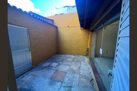 Casa à venda com 195m², 6 quartos e 1 vaga