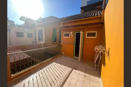 Casa à venda com 195m², 6 quartos e 1 vaga