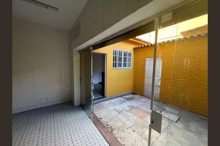 Casa à venda com 195m², 6 quartos e 1 vaga