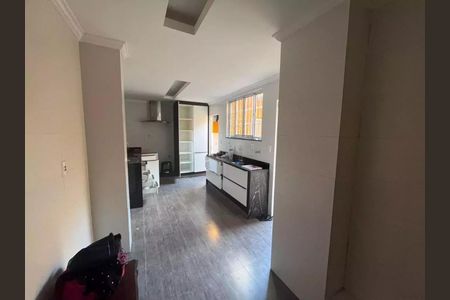 Casa à venda com 195m², 6 quartos e 1 vaga
