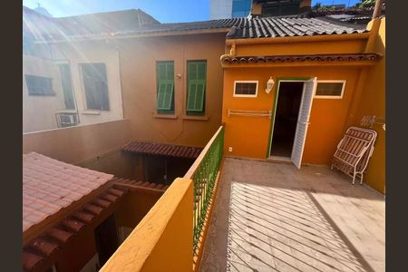 Casa à venda com 195m², 6 quartos e 1 vaga