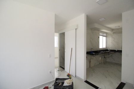 Sala de apartamento para alugar com 2 quartos, 42m² em Taquara, Rio de Janeiro