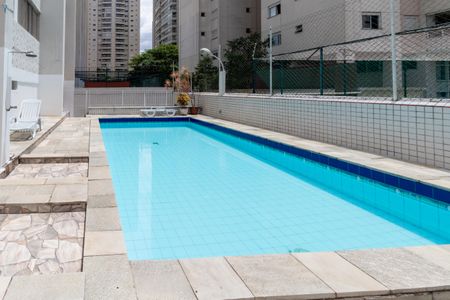 Apartamento à venda com 96m², 3 quartos e sem vagaÁrea Comum - Piscina