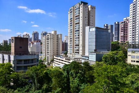 Apartamento à venda com 124m², 4 quartos e 2 vagasVista da Suíte 3