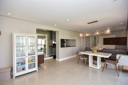 Apartamento à venda com 124m², 4 quartos e 2 vagasSala