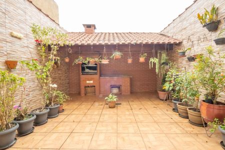 Casa à venda com 180m², 2 quartos e 4 vagas Casa à venda com 180m², 2 quartos e 4 vagasQuintal