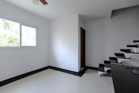 Sala de casa de condomínio para alugar com 2 quartos, 90m² em Vila Suissa, Mogi das Cruzes