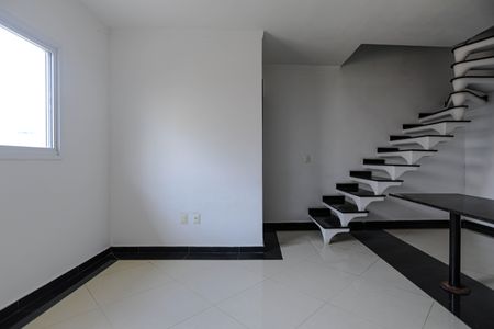Sala de casa de condomínio para alugar com 2 quartos, 90m² em Vila Suissa, Mogi das Cruzes