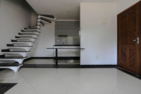 Sala de casa de condomínio para alugar com 2 quartos, 90m² em Vila Suissa, Mogi das Cruzes