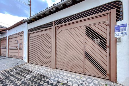 Casa à venda com 194m², 4 quartos e 2 vagas Casa à venda com 194m², 4 quartos e 2 vagasFachada - Plaquinha