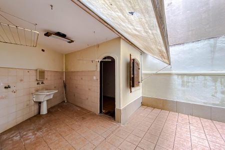 Casa à venda com 194m², 4 quartos e 2 vagas Casa à venda com 194m², 4 quartos e 2 vagasÁrea externa/Área de Serviço