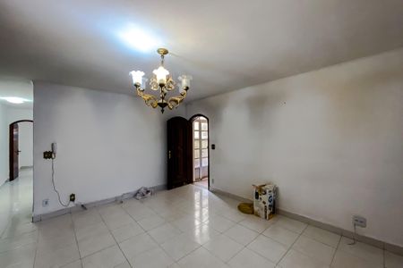 Casa à venda com 194m², 4 quartos e 2 vagas Casa à venda com 194m², 4 quartos e 2 vagasSala