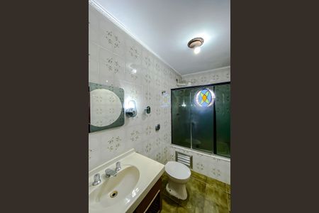 Casa à venda com 194m², 4 quartos e 2 vagas Casa à venda com 194m², 4 quartos e 2 vagasBanheiro da Suíte