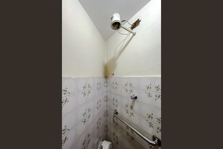 Casa à venda com 194m², 4 quartos e 2 vagas Casa à venda com 194m², 4 quartos e 2 vagasBanheiro de serviço