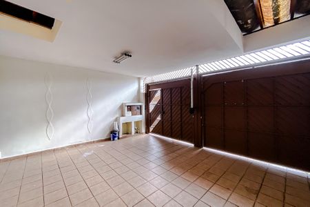 Casa à venda com 194m², 4 quartos e 2 vagas Casa à venda com 194m², 4 quartos e 2 vagasGaragem